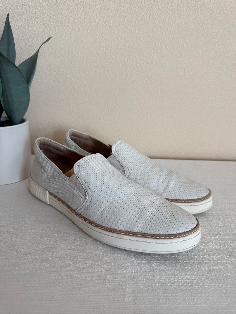 Naturalizer Zola White Perforated Leather Slip On Casual Sneakers